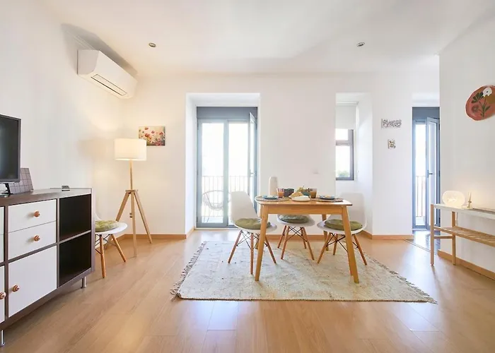 Sunny Terrace T1 Lisbon